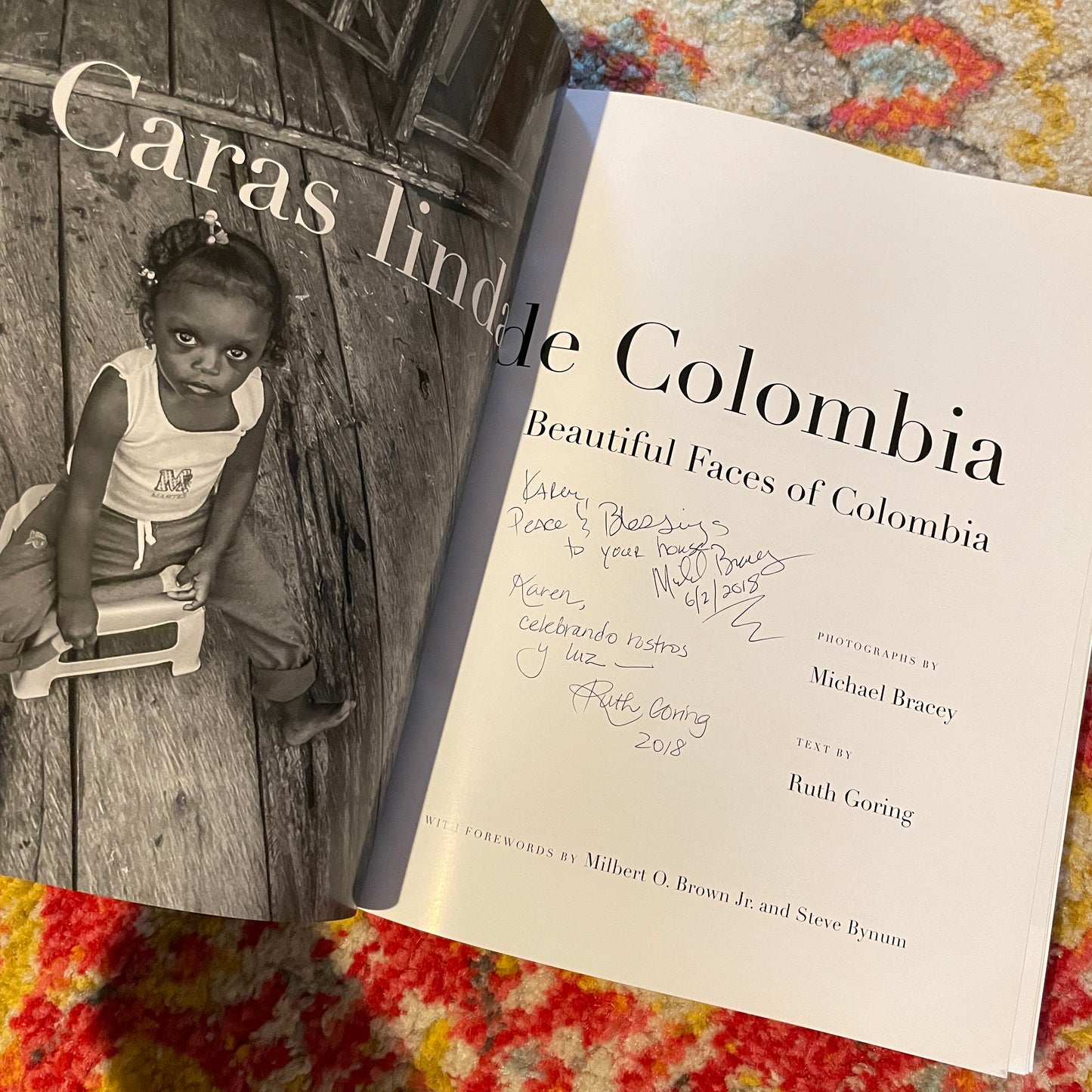 Caras Lindas de Colombia/Beautiful Faces of Colombia - Hardcover - AUTOGRAPHED Copy
