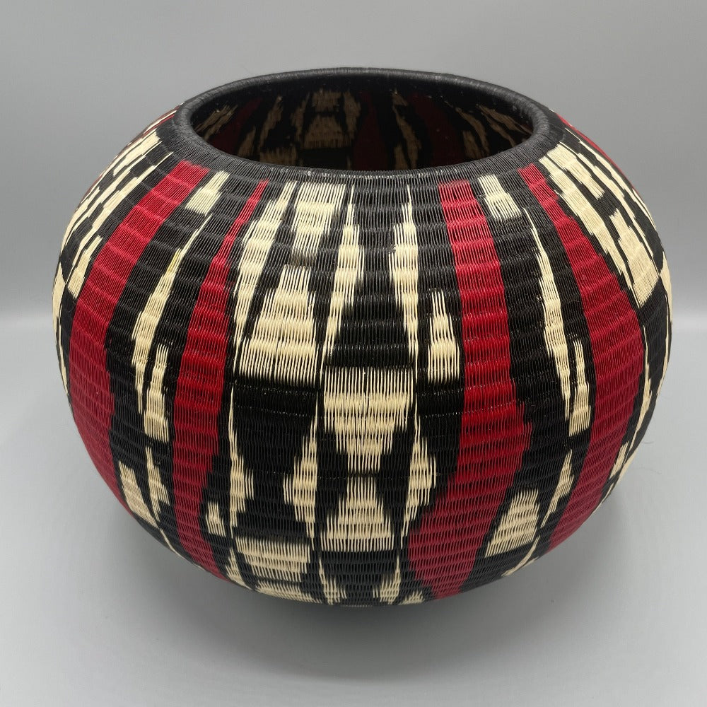 Wounaan fine art bowl vase handmade in Colombia.