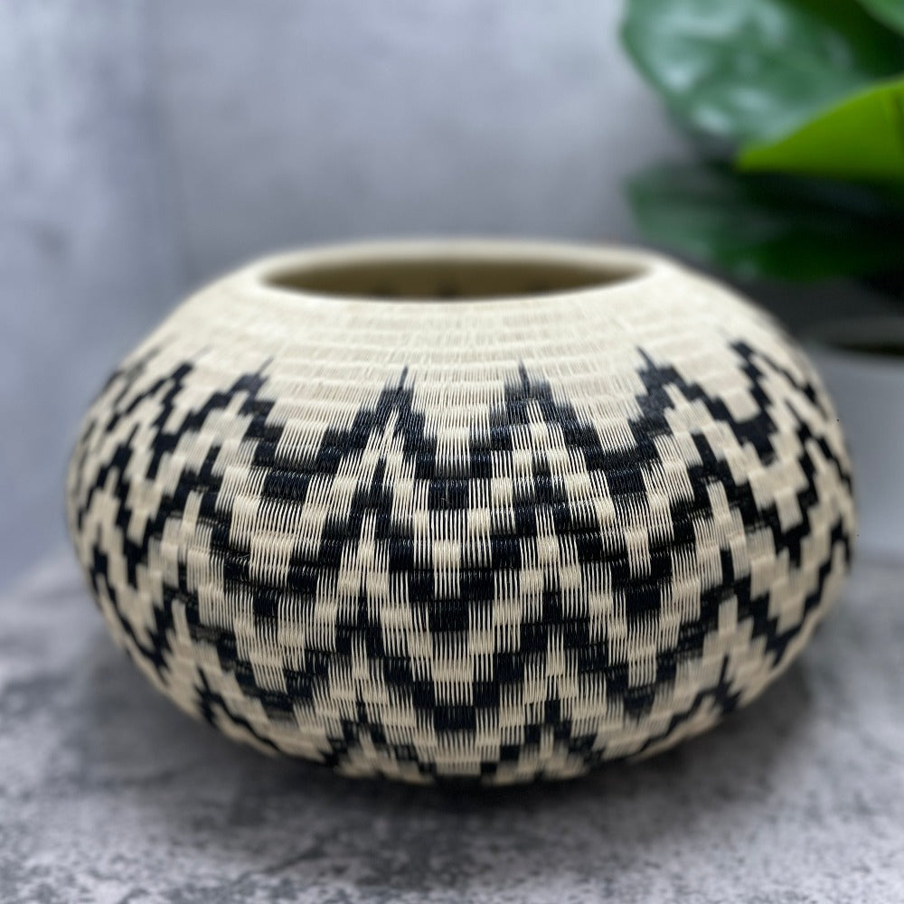 Wounaan Fine Art Vase Bowl Basket WV102